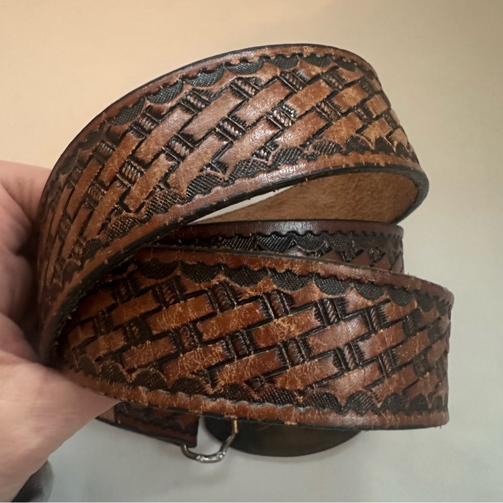 Hand Tooled Belt with Buckle 42-44 - Picture 5 of 10